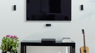 安装了 SlideConnect WB-50 墙面支架的 Bose 卫星扬声器