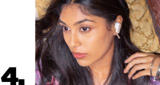 佩戴 Bose QuietComfort 消噪耳塞 II 的女士