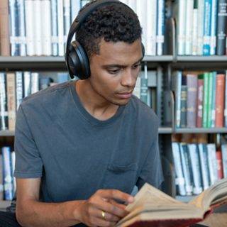 Choosing the Best Noise Cancelling Headphones and Earbuds Bose
