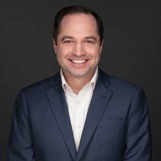 John Brosnahan，首席财务官